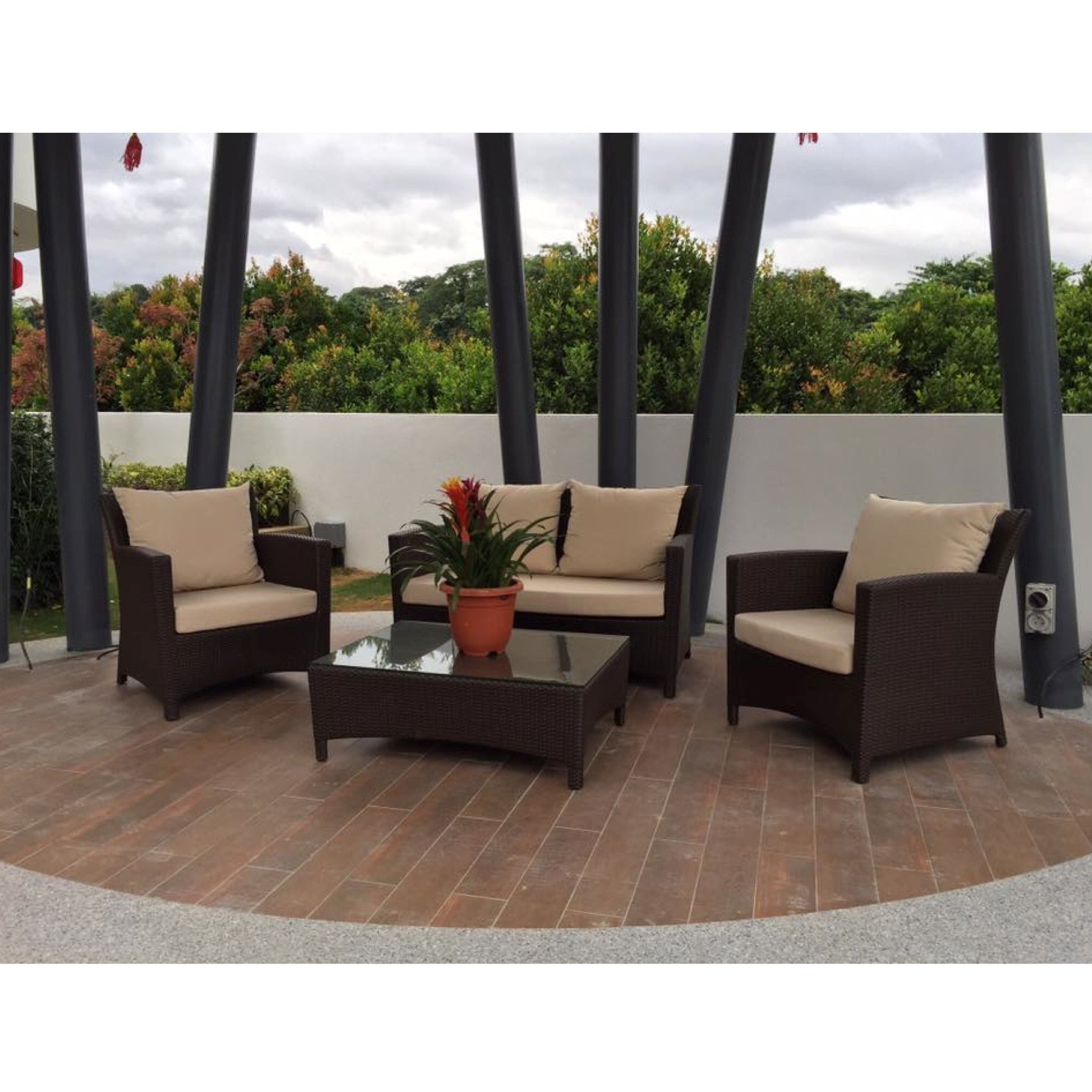 Z006 - Large High End Private Residence