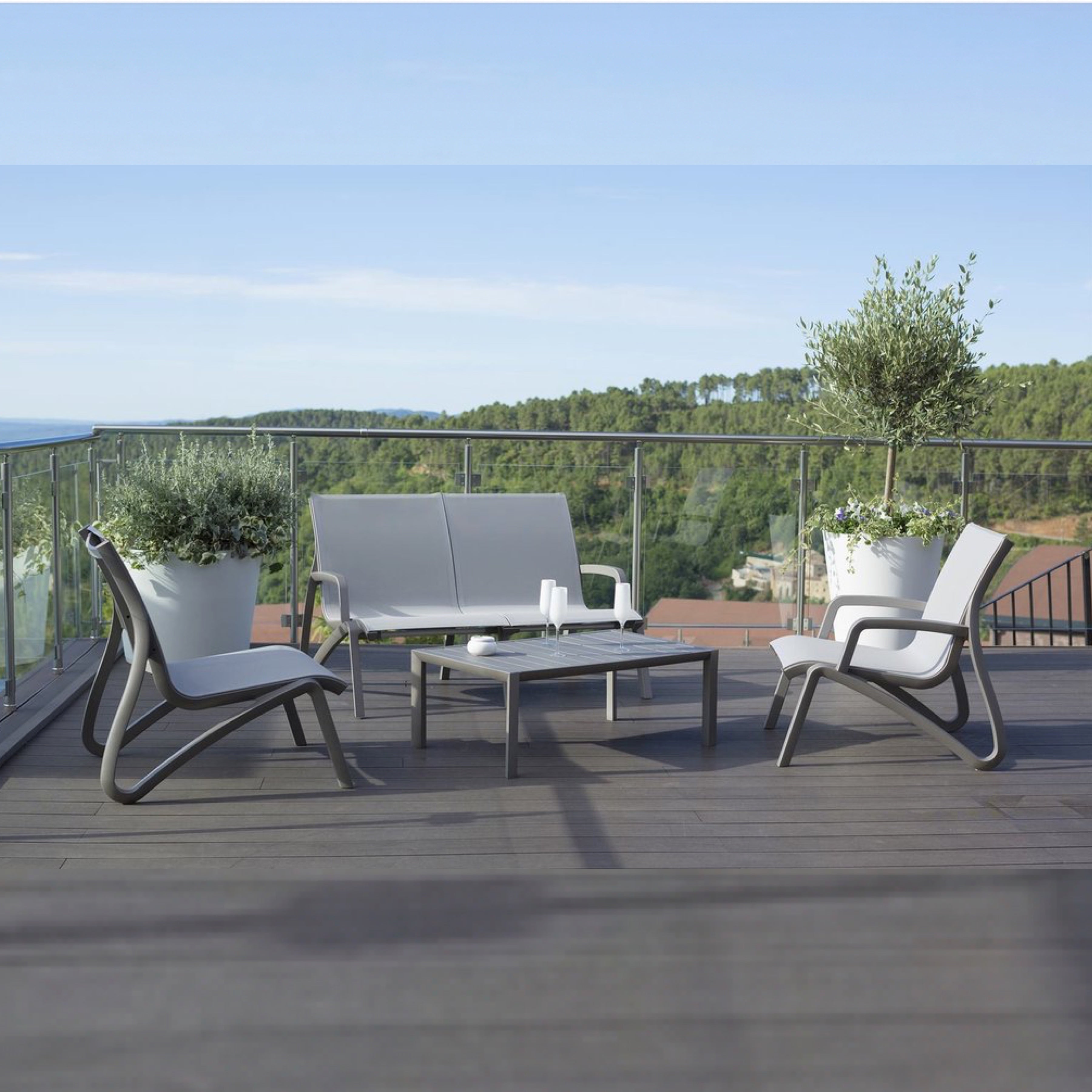 C-TRG10001 Grosfillex® Sunset Collections