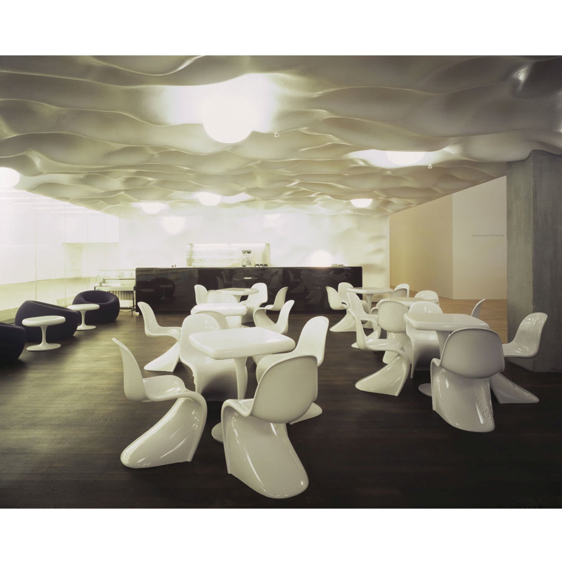 TR20022 Pantone Chair