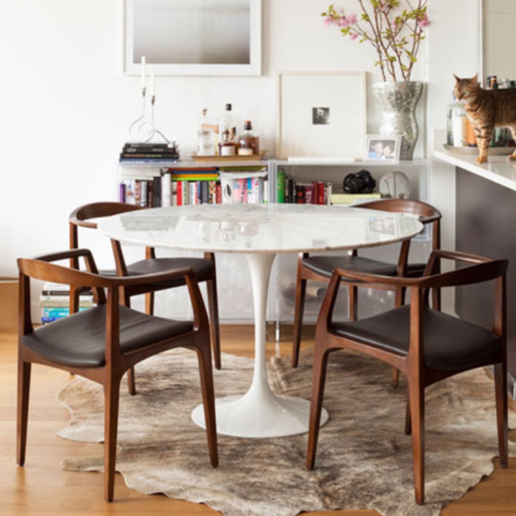 TR70014 Tulip marble table