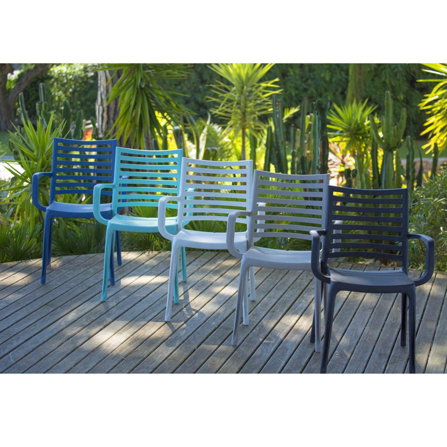 TRG10007 Grosfillex® Sunday Armchair