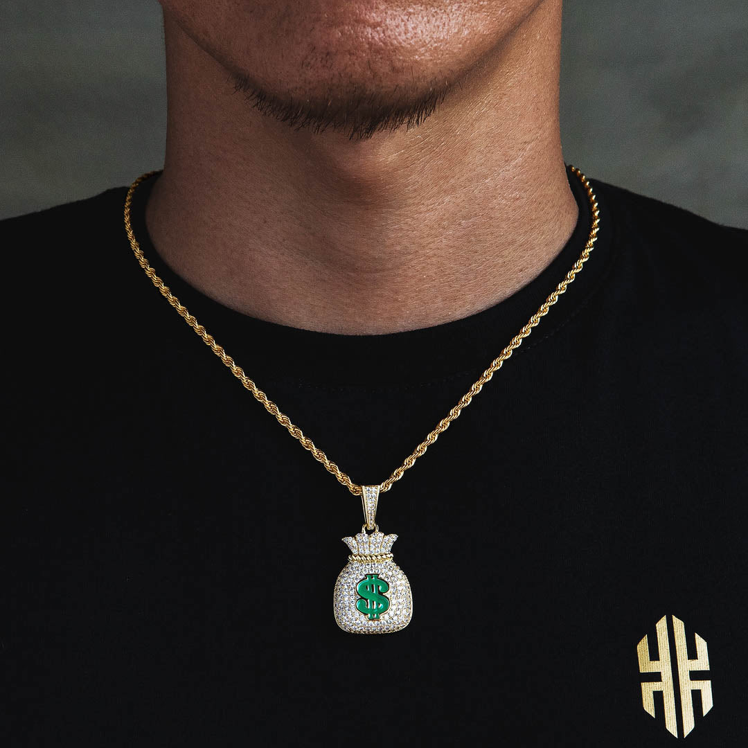 Example of wearing a pendant on a twist chain