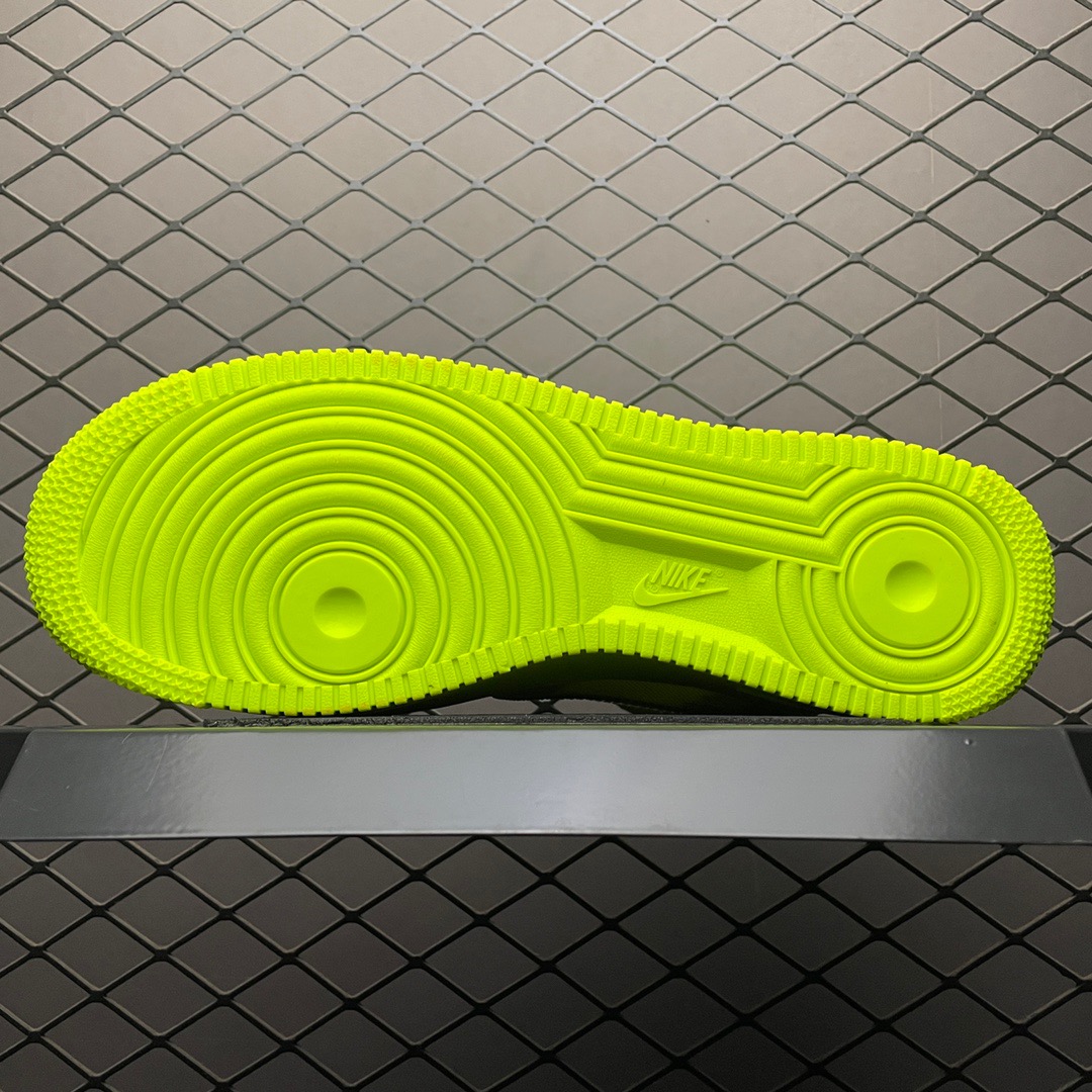 OFF-WHITE × NIKE AIR FORCE 1 VOLT AO4606-700