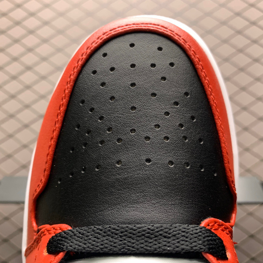 NIKE AIR JORDAN 1 MID CHICAGO BLACK TOE 554724-069