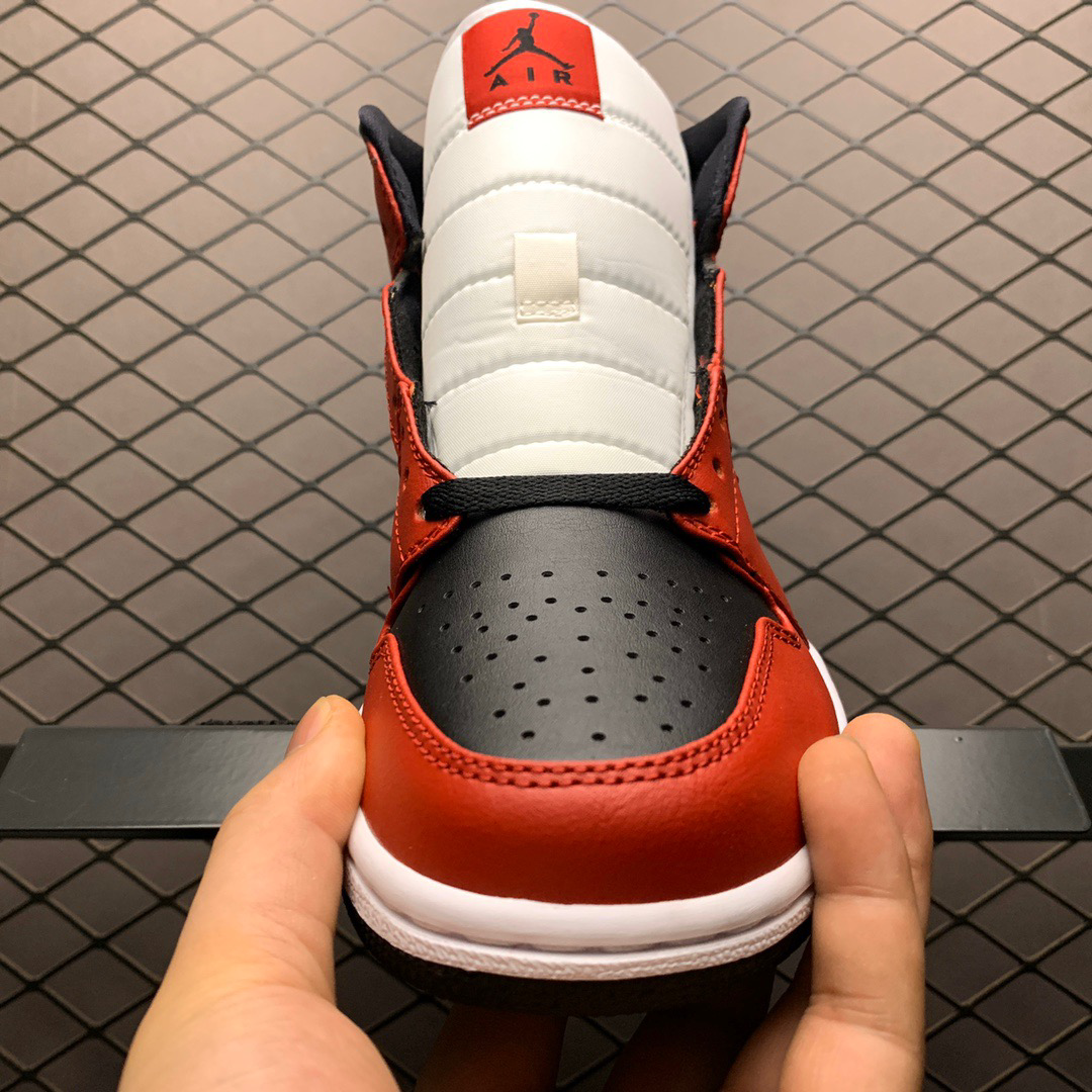 NIKE AIR JORDAN 1 MID CHICAGO BLACK TOE 554724-069