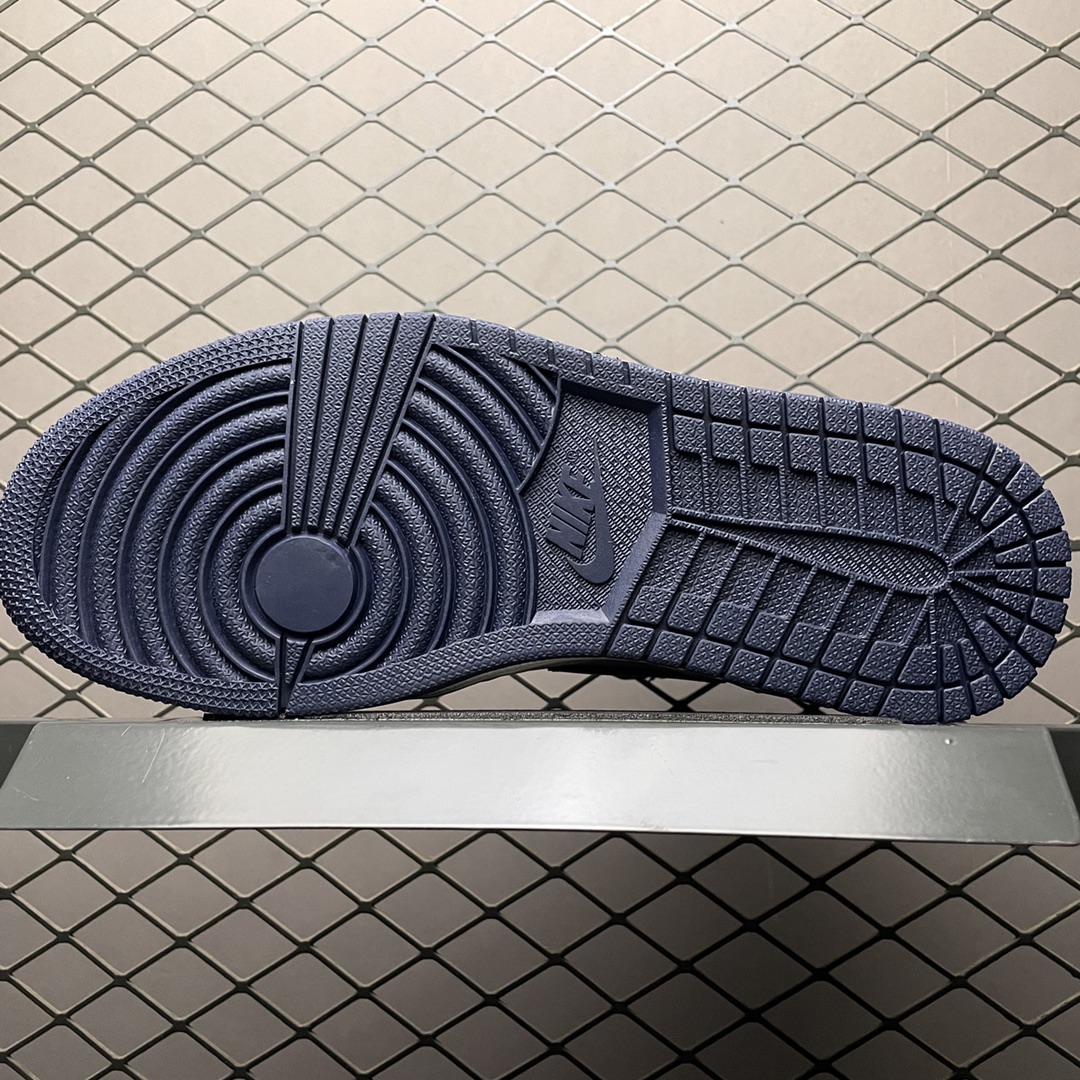 Nike Air Jordan 1 Retro High OG "Obsidian/University Blue" (555088-140)