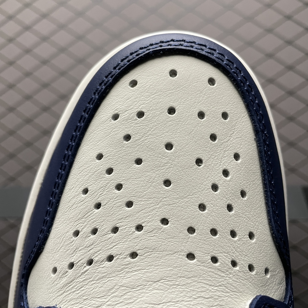 Nike Air Jordan 1 Retro High OG "Obsidian/University Blue" (555088-140)