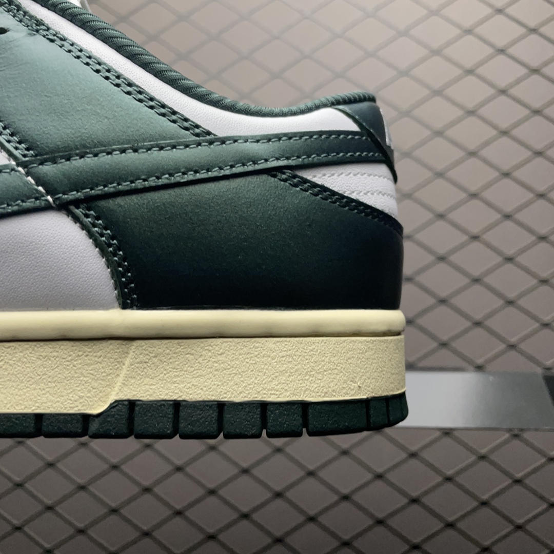 Nike WMNS Dunk Low "Vintage Green" (DQ8580-100)