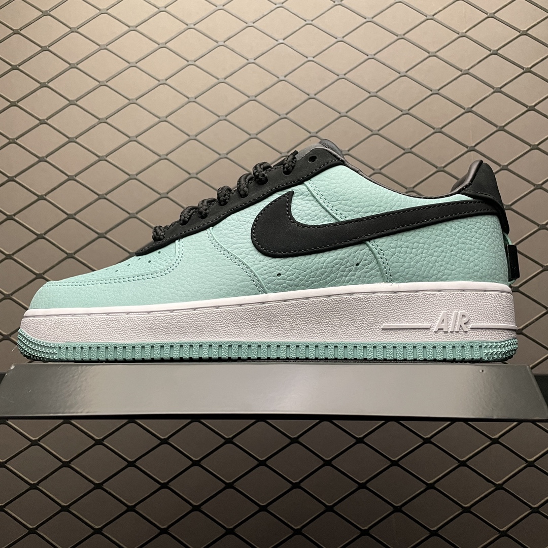 Tiffany & Co. Reveals Friends & Family Version Of Its Nike Air Force 1 Low “1837”（dz1382-001）