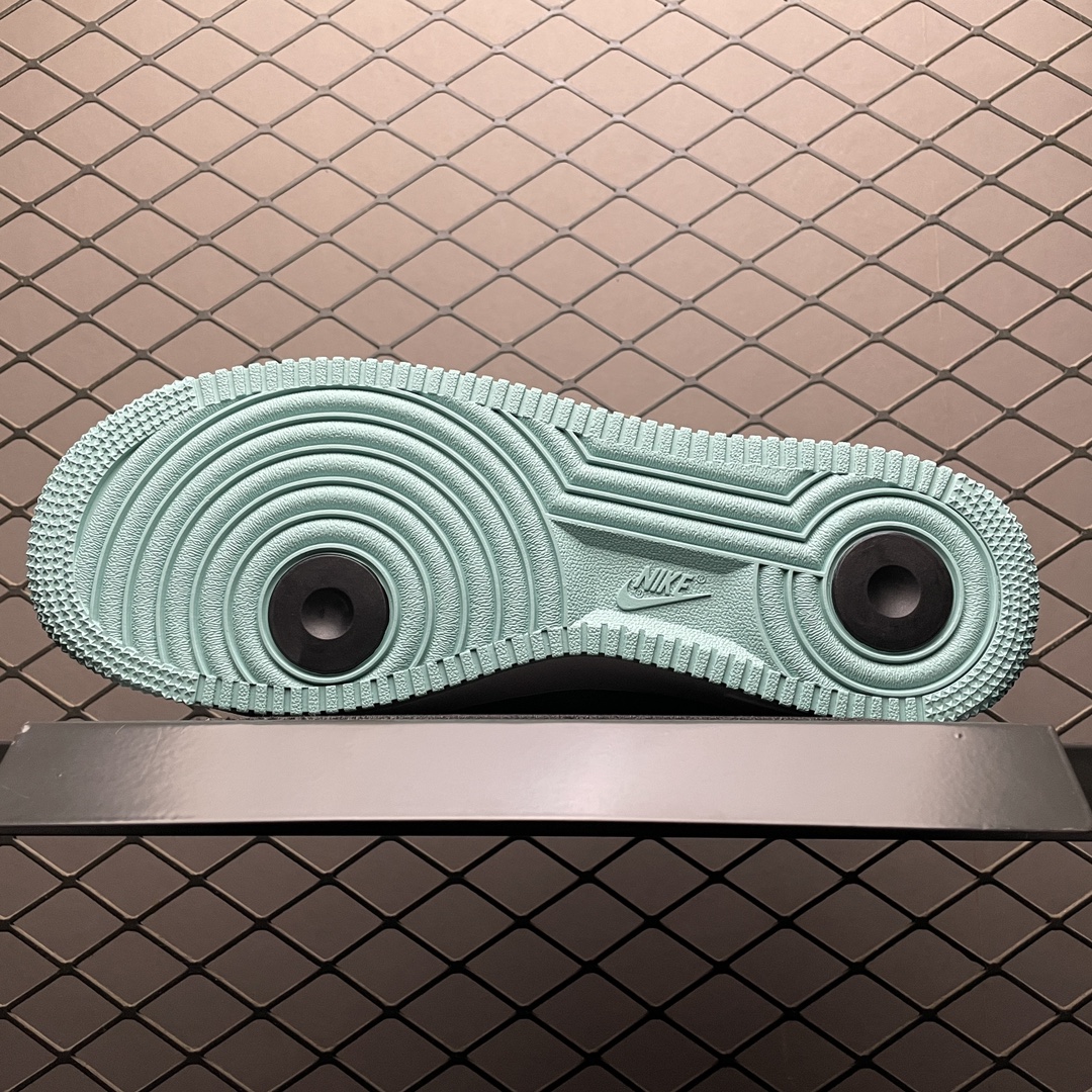 Tiffany & Co. Reveals Friends & Family Version Of Its Nike Air Force 1 Low “1837”（dz1382-001）