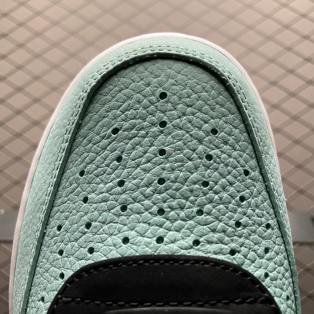 Tiffany & Co. Reveals Friends & Family Version Of Its Nike Air Force 1 Low “1837”（dz1382-001）
