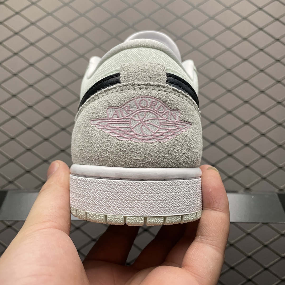 NIKE WMNS AIR JORDAN 1 LOW "BARELY GREEN"（CZ0776-300）