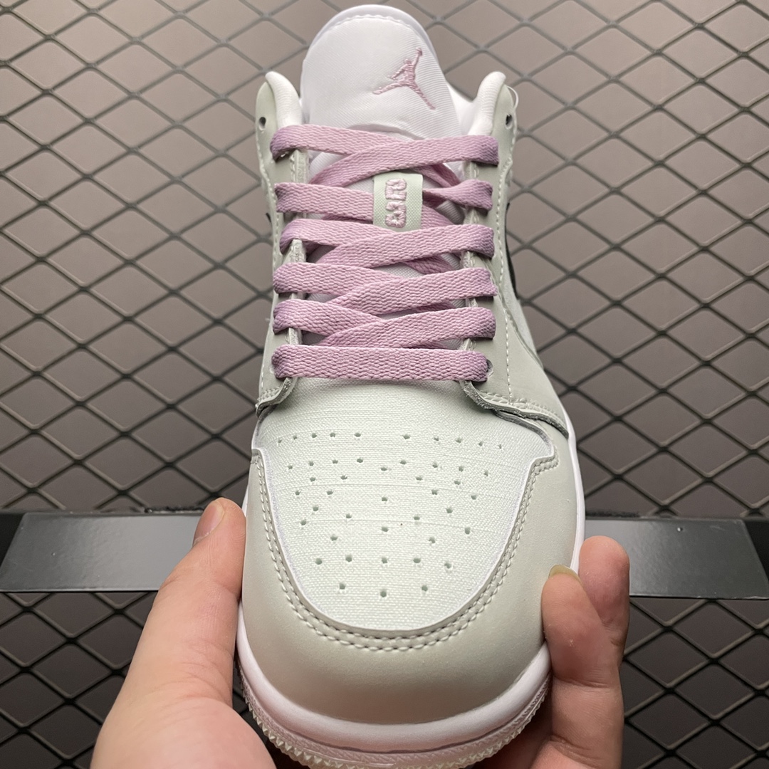 NIKE WMNS AIR JORDAN 1 LOW "BARELY GREEN"（CZ0776-300）
