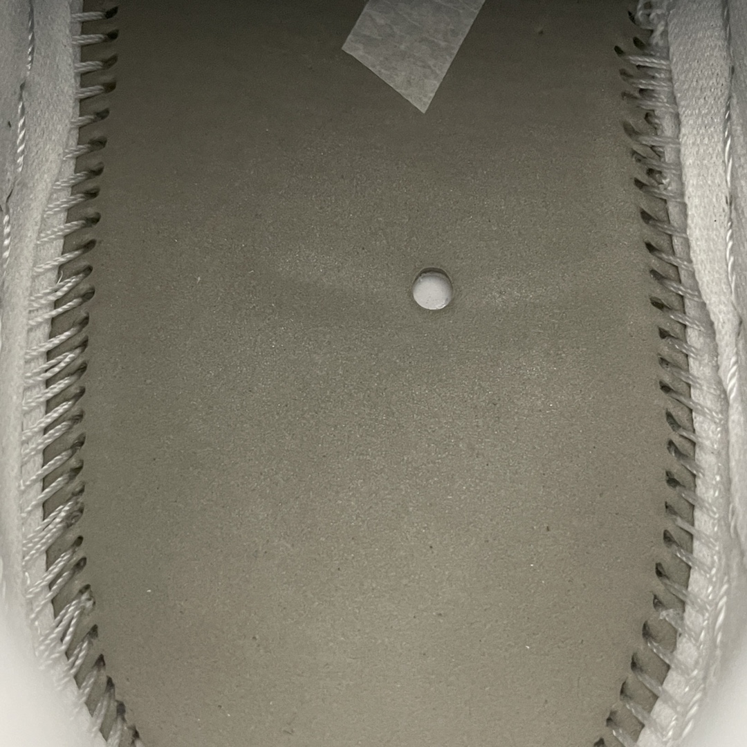 NIKE WMNS AIR JORDAN 1 LOW "BARELY GREEN"（CZ0776-300）