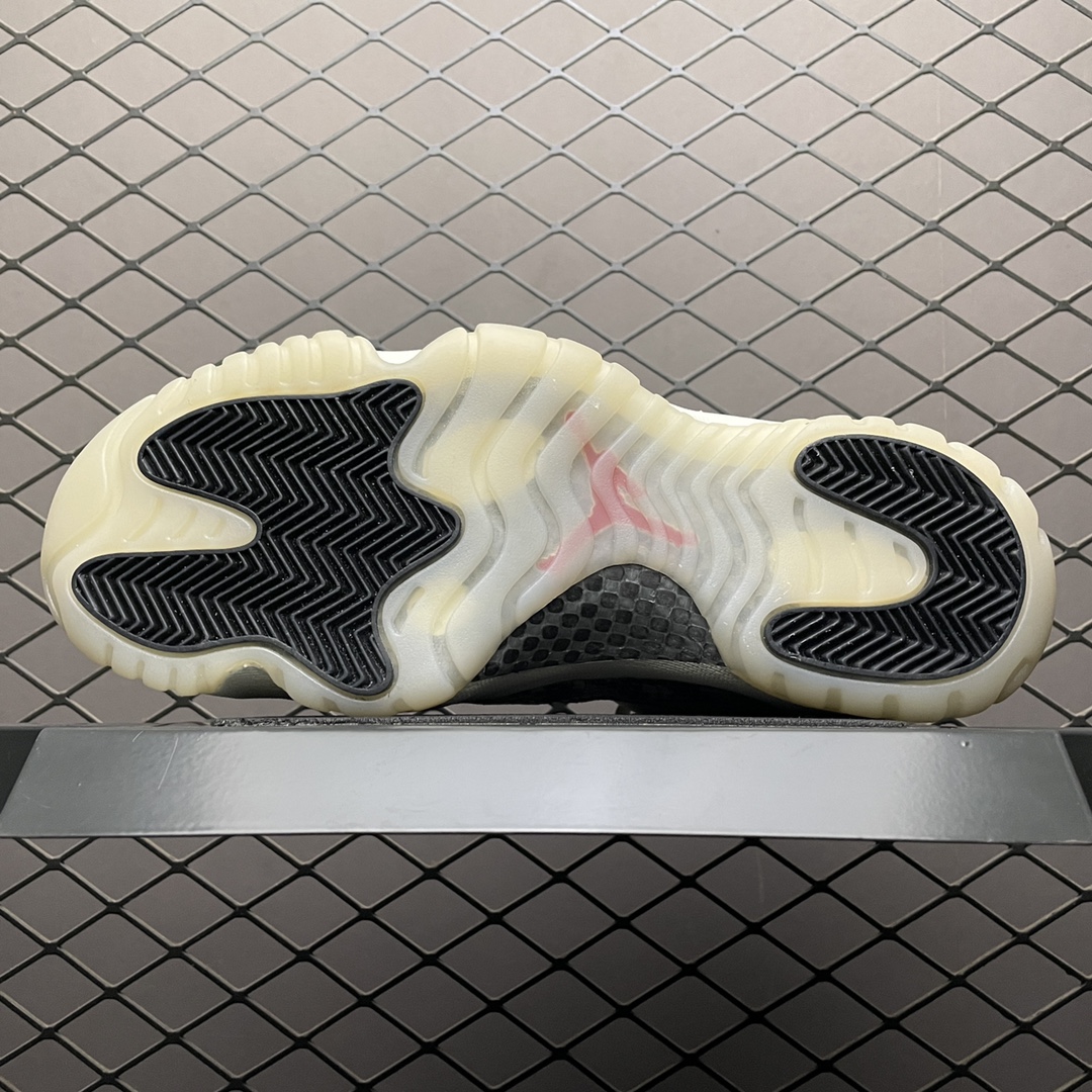 AIR JORDAN 11 LOW SNAKESKIN LIGHT BONE/UNIVERSITY RED （CD6846-002）