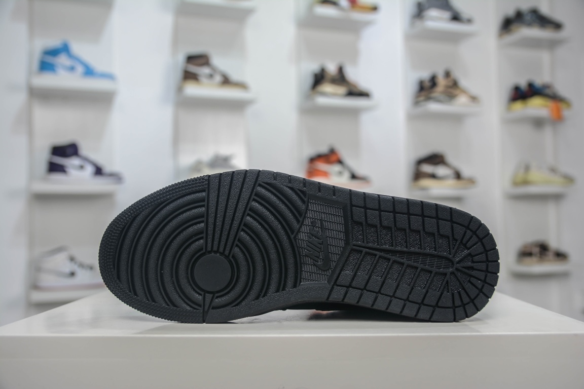 Nike Air Jordan 1 Mid "Triple Black"（554724-093）