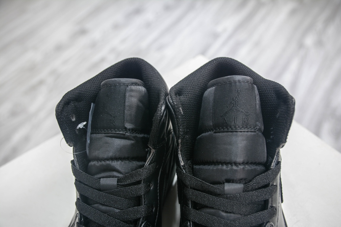 Nike Air Jordan 1 Mid "Triple Black"（554724-093）