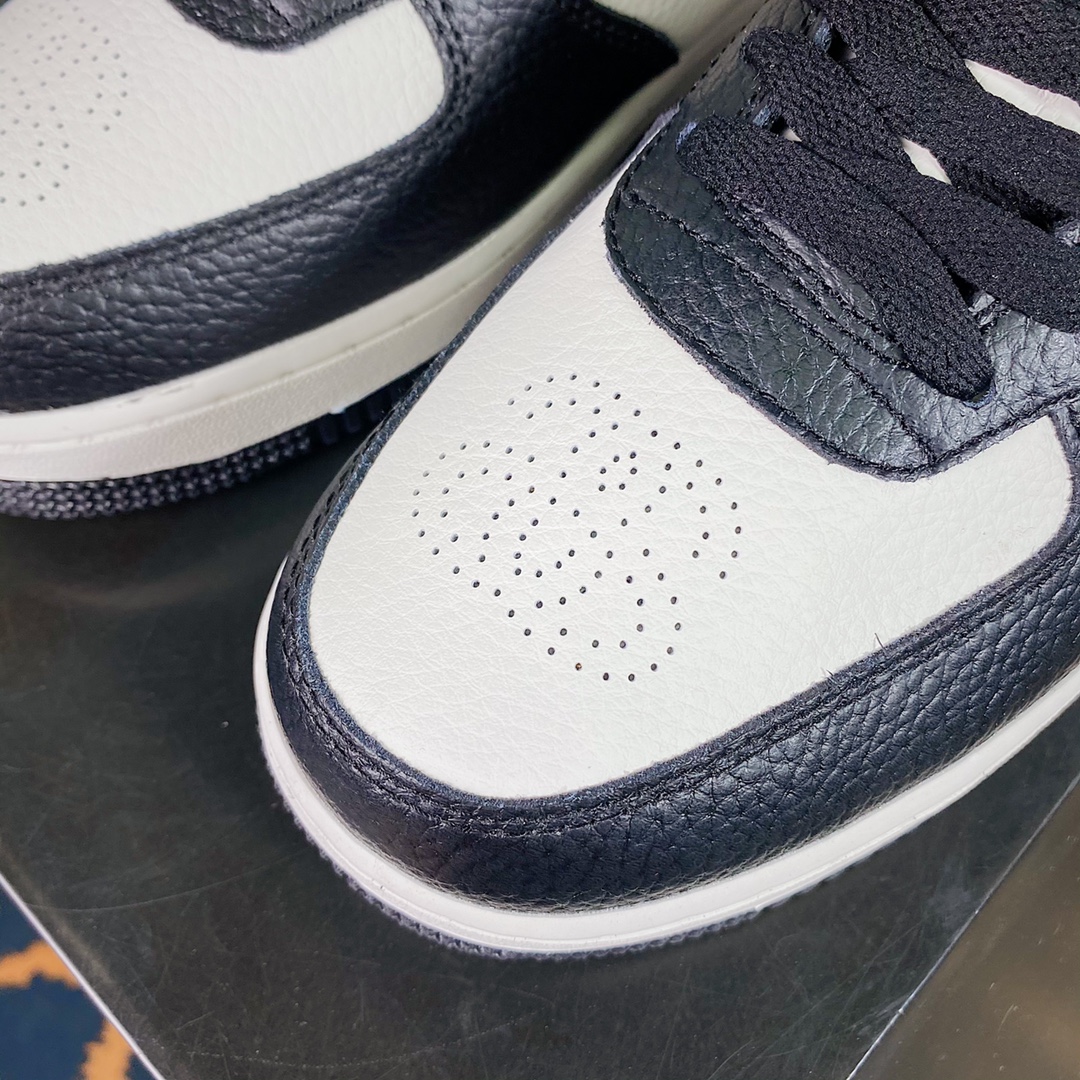 Stussy × Nike Air Force 1 Mid "Black and Light Bone"（DJ7840-002）