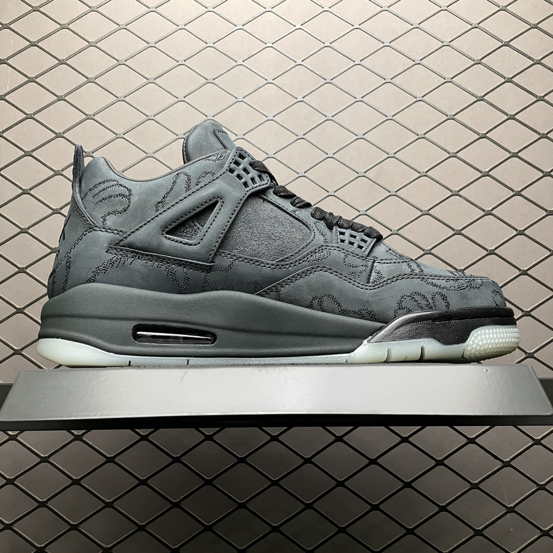KAWS × Nike Air Jordan 4 Retro "Black"（930155-001）