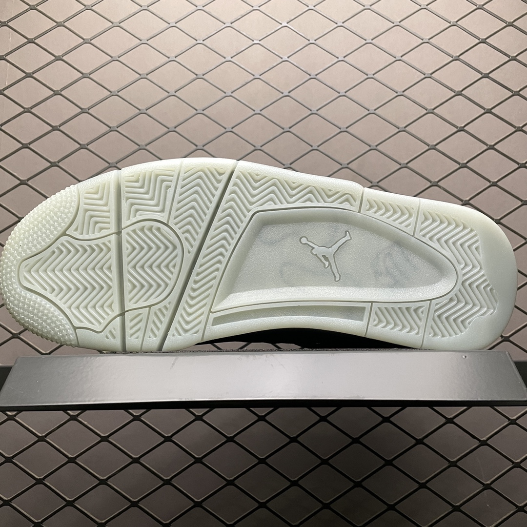 KAWS × Nike Air Jordan 4 Retro "Black"（930155-001）