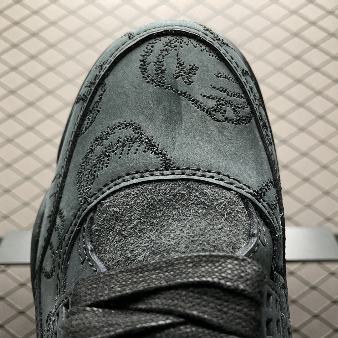 KAWS × Nike Air Jordan 4 Retro "Black"（930155-001）