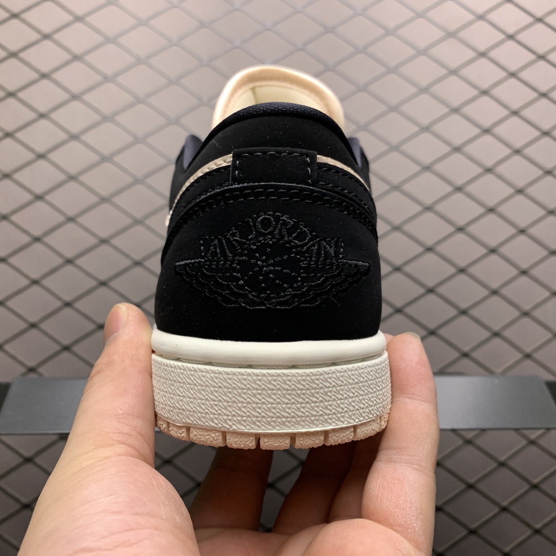 NIKE WMNS AIR JORDAN 1 LOW "BLACK/GUAVA"（DC0774-003）