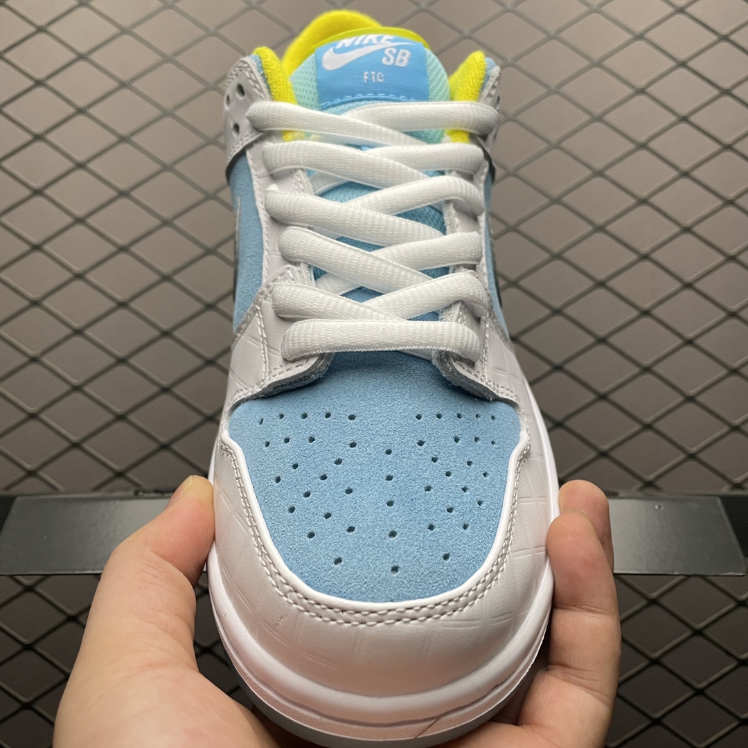 FTC × Nike SB Dunk Low (DH7687-400)