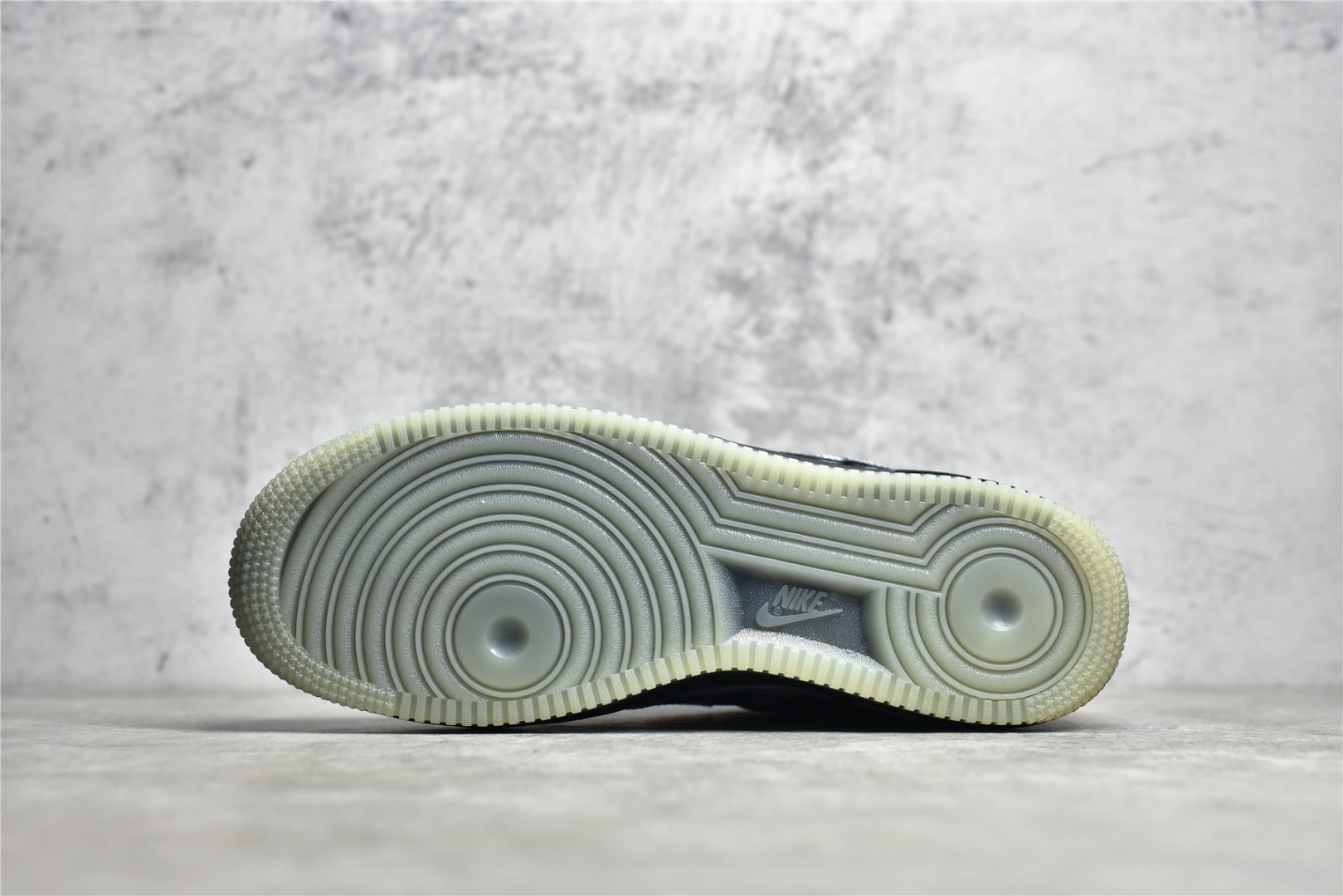 NIKE AIR FORCE 1 LOW "BLACK SKELETON"（BQ7541-001）