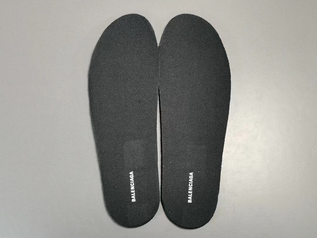 BALENCIAGA Track Trainers 3.0（700875 W3RF1 1090）