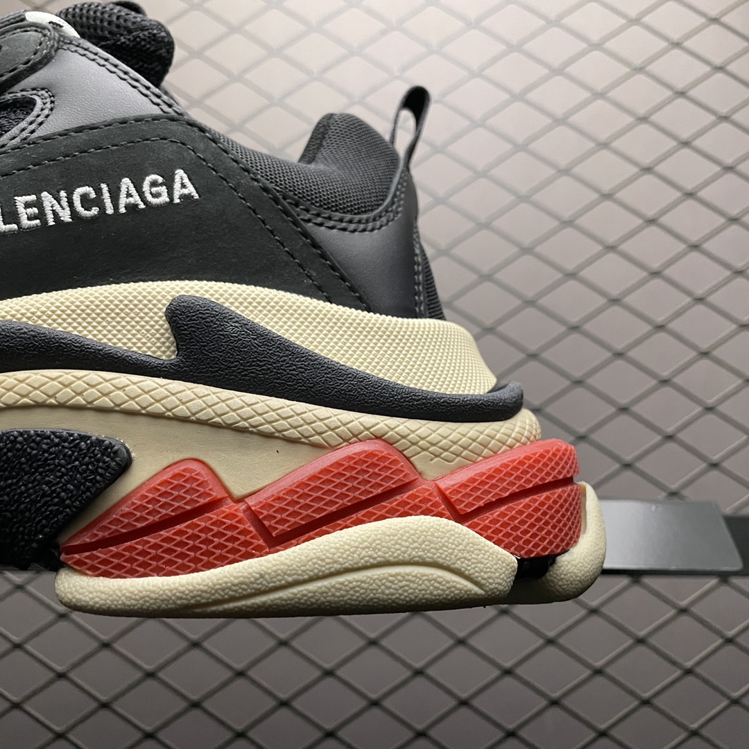 Balenciaga  Triple S Sneaker “Black and red”（524037W09O11000）