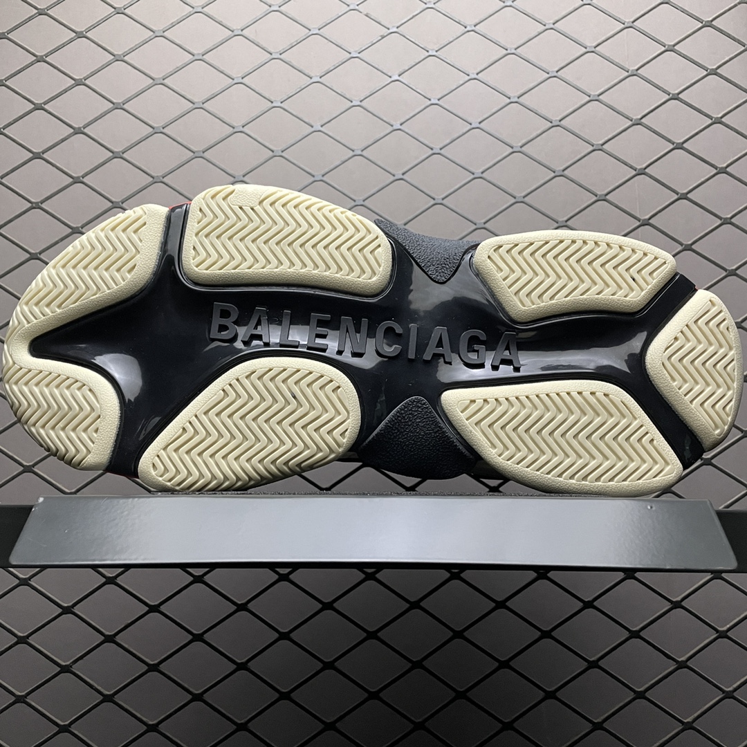 Balenciaga  Triple S Sneaker “Black and red”（524037W09O11000）