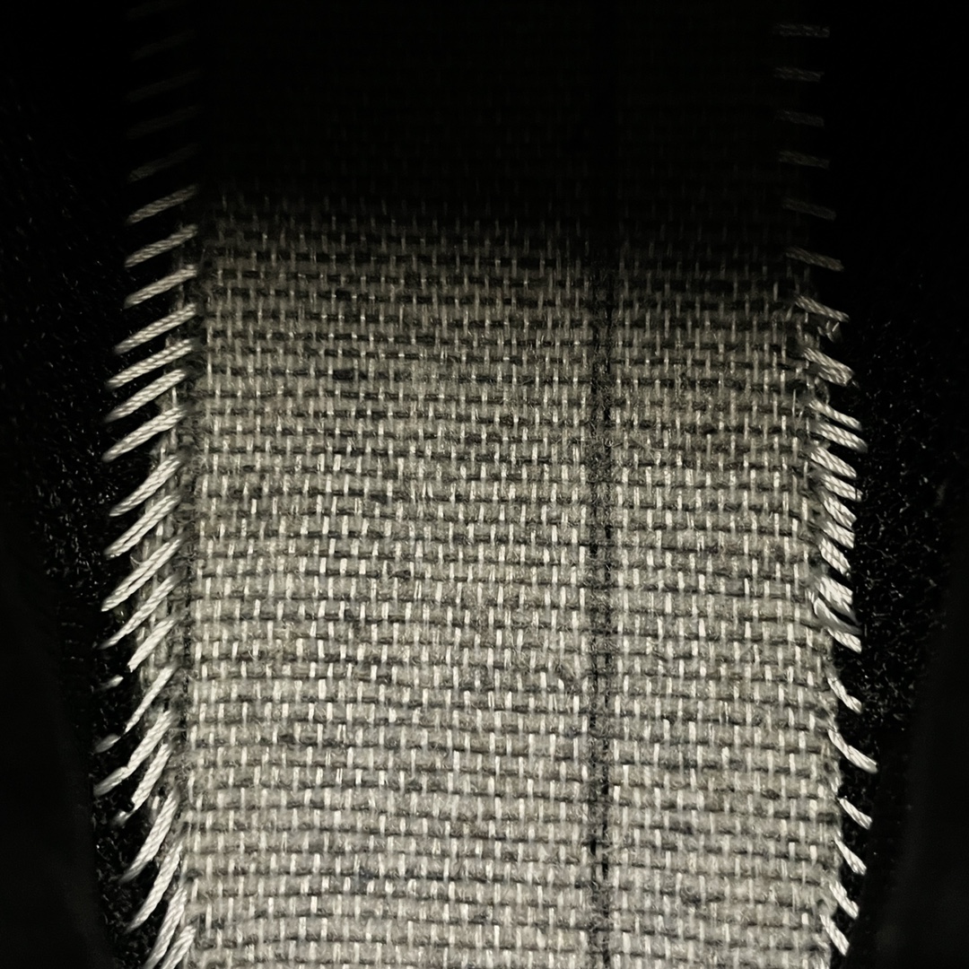 Balenciaga  Triple S Sneaker “Black and red”（524037W09O11000）