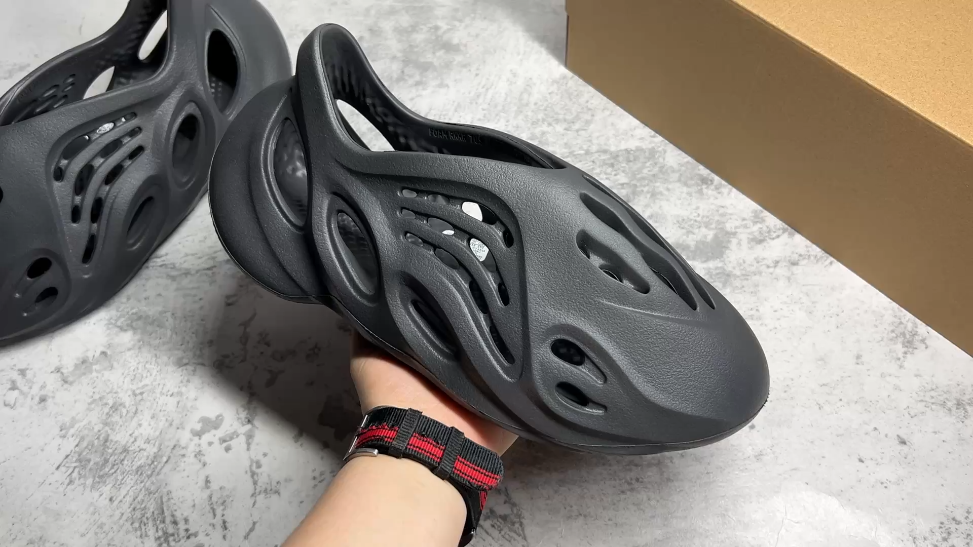 発送方法29.5cm adidas YEEZY Foam Runner Onyx