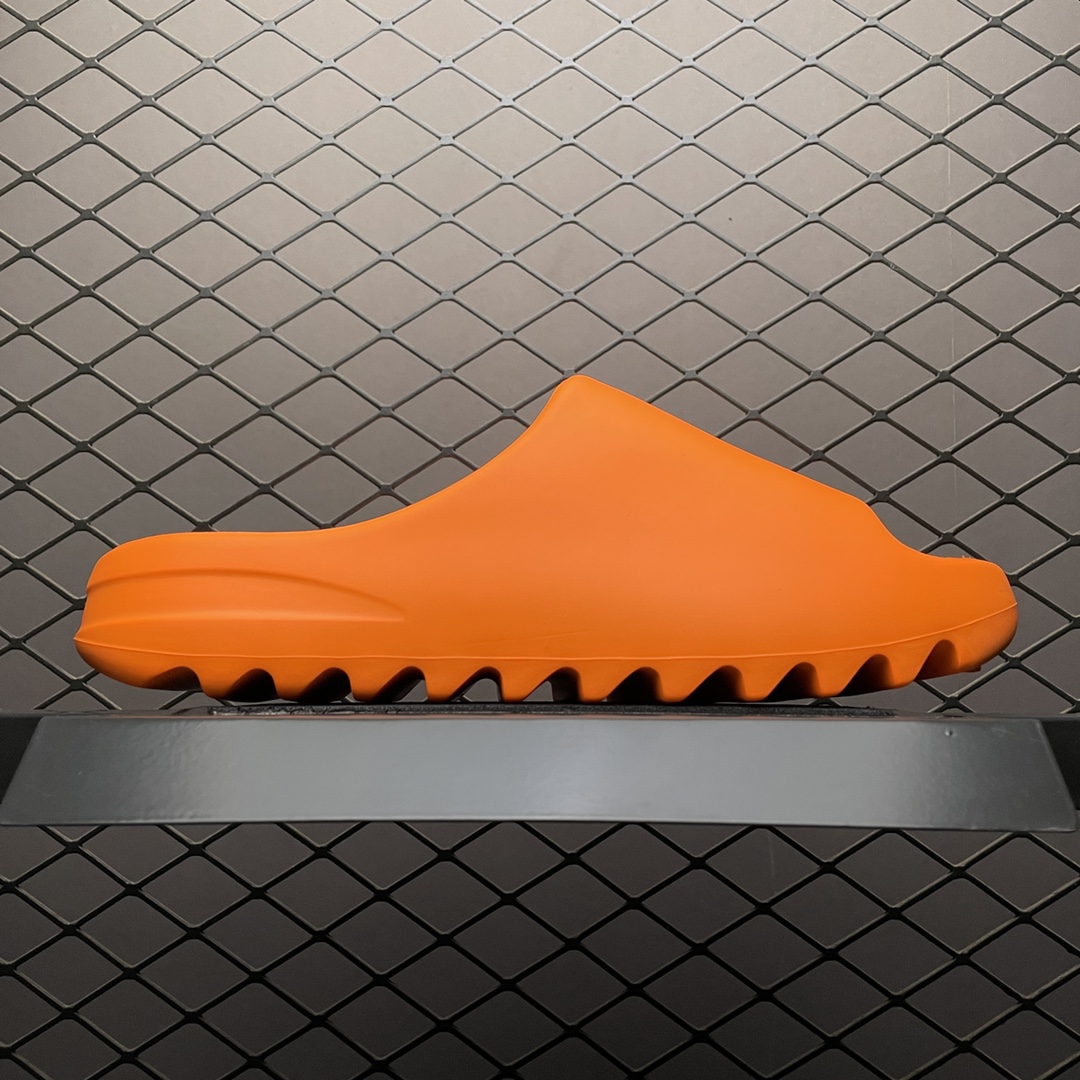 adidas YEEZY Slide "Enflame Orange"（ワンサイズ大きく撮る必要があります）（GZ0953）