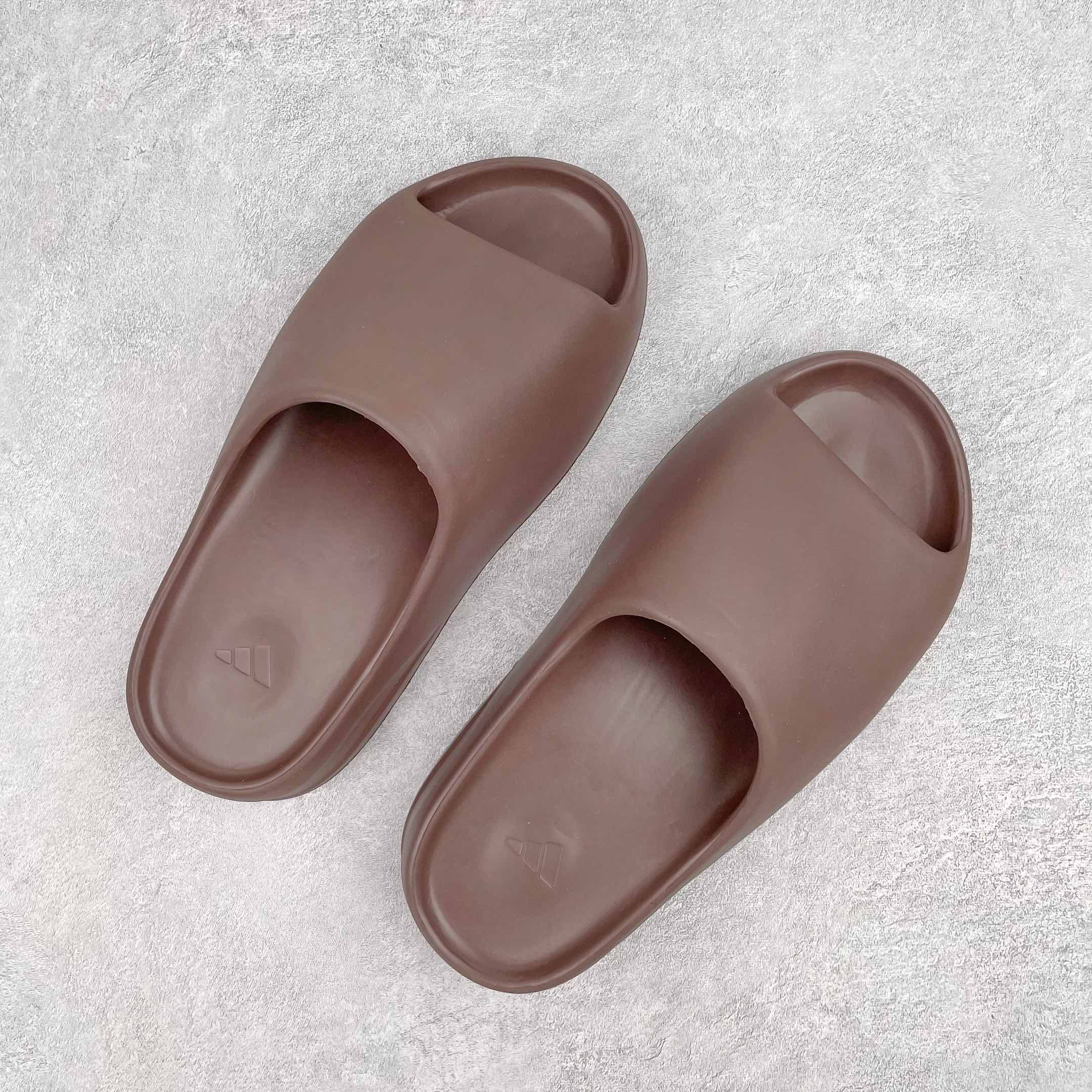 adidas YEEZY Slide "Soot"（ワンサイズ大きく撮る必要があります）（G55495）