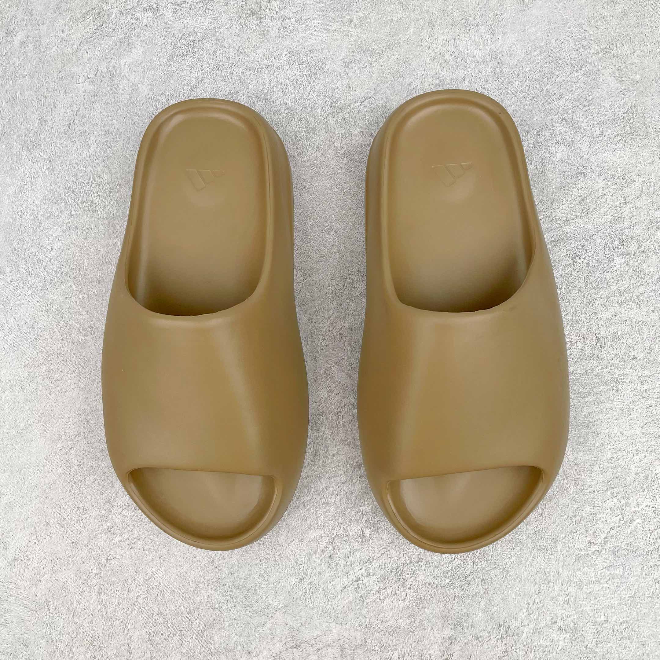 adidas YEEZY Slide（ワンサイズ大きく撮る必要があります）（FV8425）