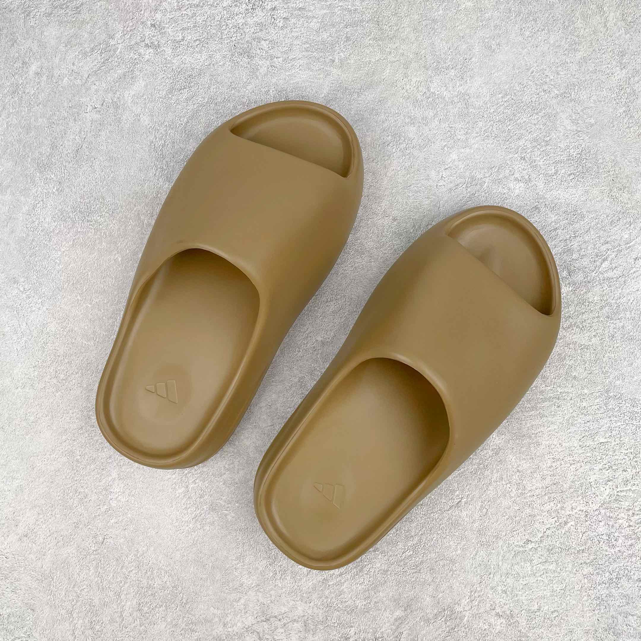 adidas YEEZY Slide（ワンサイズ大きく撮る必要があります）（FV8425）