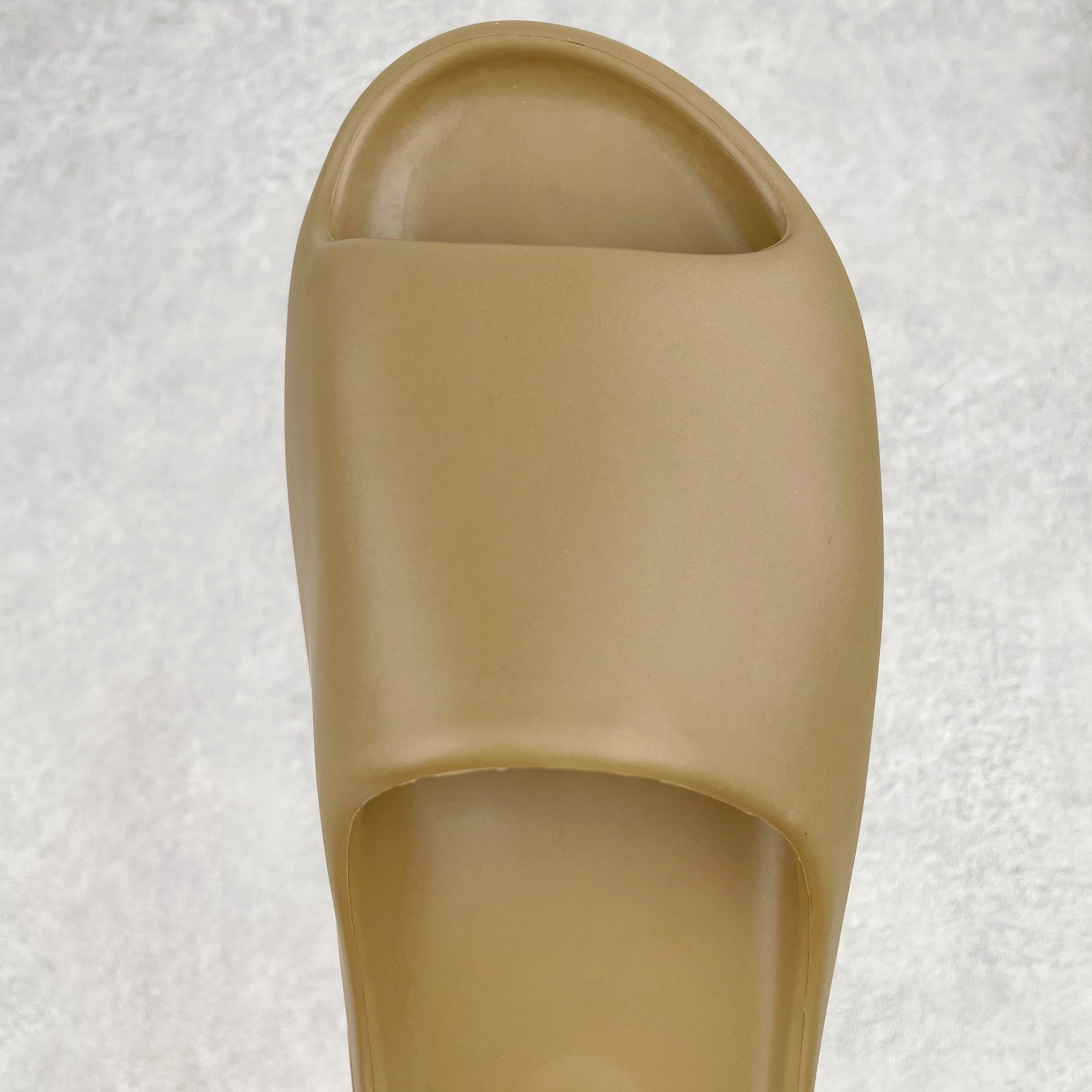 adidas YEEZY Slide（ワンサイズ大きく撮る必要があります）（FV8425）