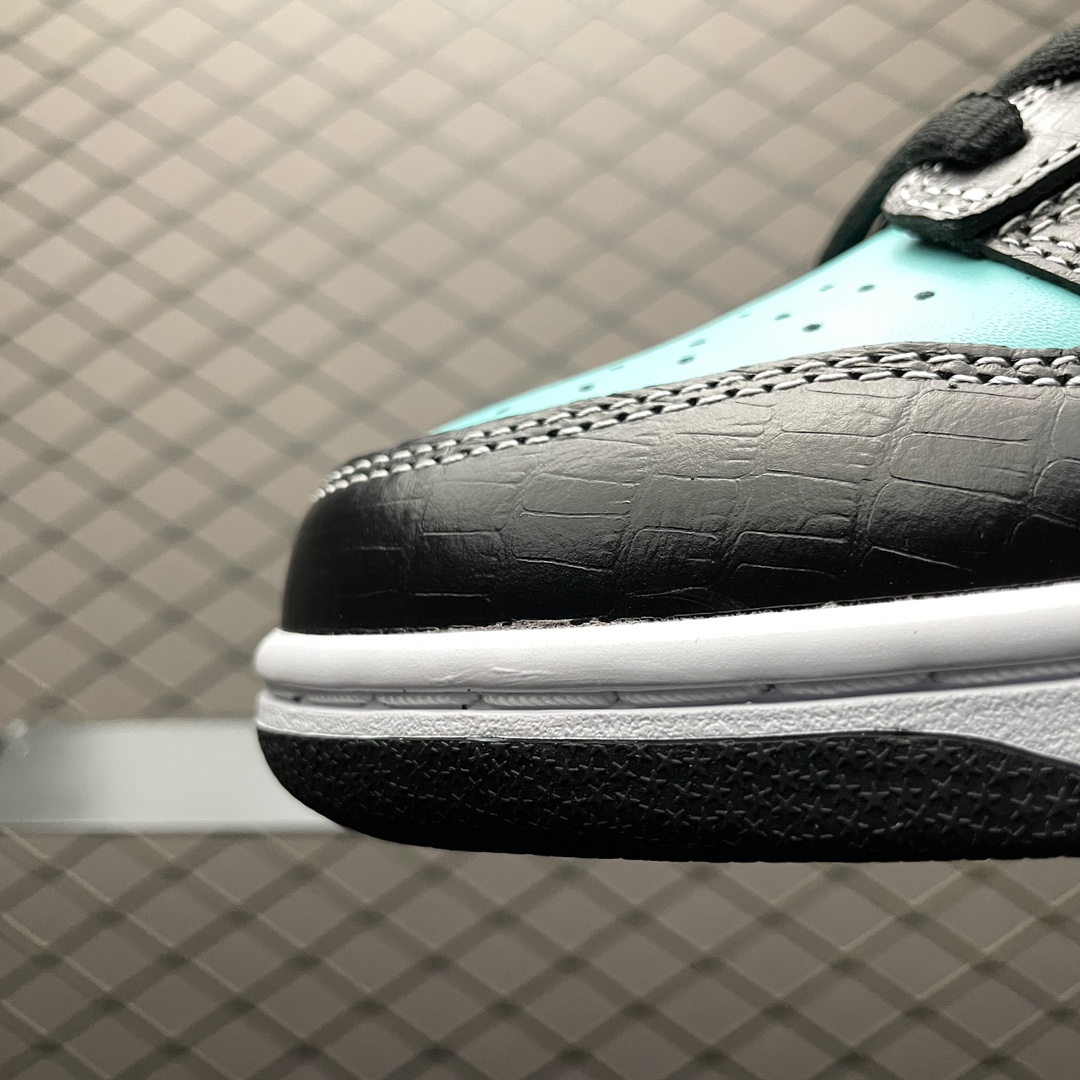 Diamond Supply Co. X Nike SB Dunk Low Pro 