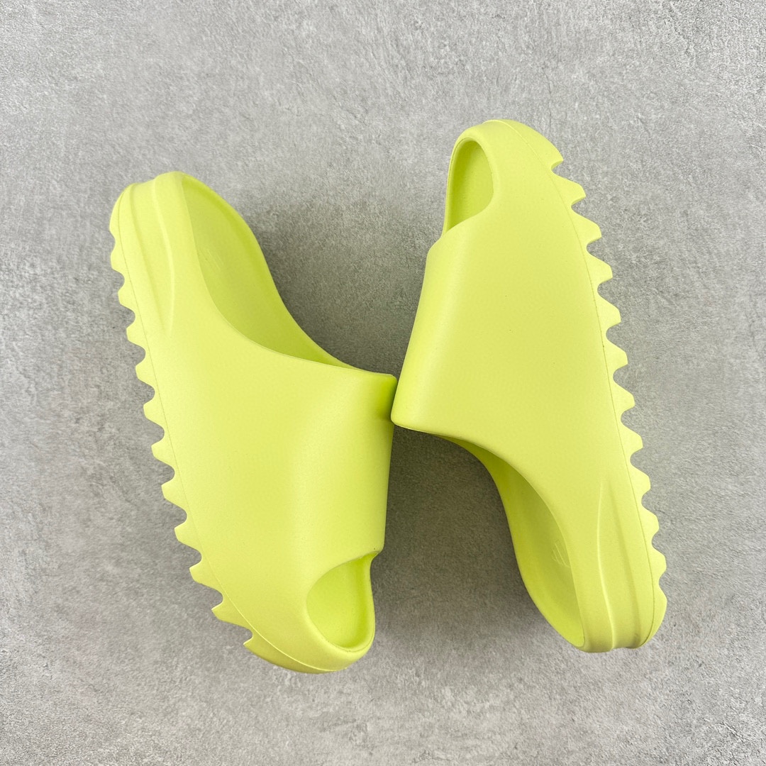 adidas YEEZY Slide "Glow Green" （ワンサイズ大きく撮る必要があります）(GX6138)