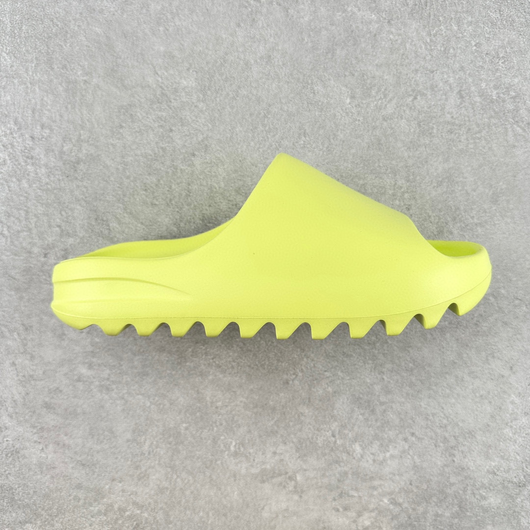 adidas YEEZY Slide "Glow Green" （ワンサイズ大きく撮る必要があります）(GX6138)