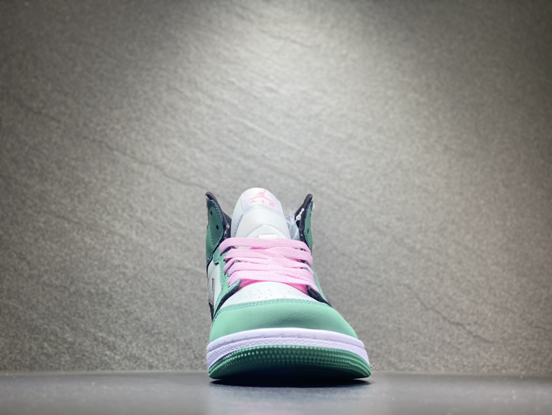NIKE WMNS AIR JORDAN 1 MID SE "DUTCH GREEN"（CZ0774-300)