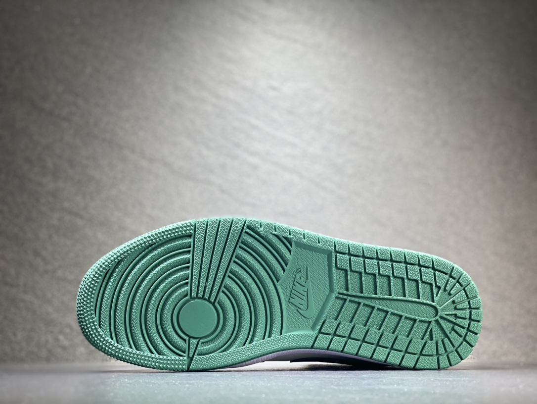 NIKE WMNS AIR JORDAN 1 MID SE "DUTCH GREEN"（CZ0774-300)