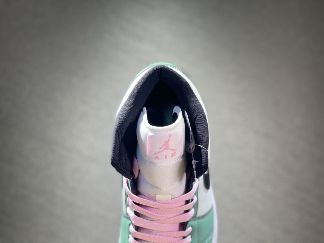 NIKE WMNS AIR JORDAN 1 MID SE "DUTCH GREEN"（CZ0774-300)