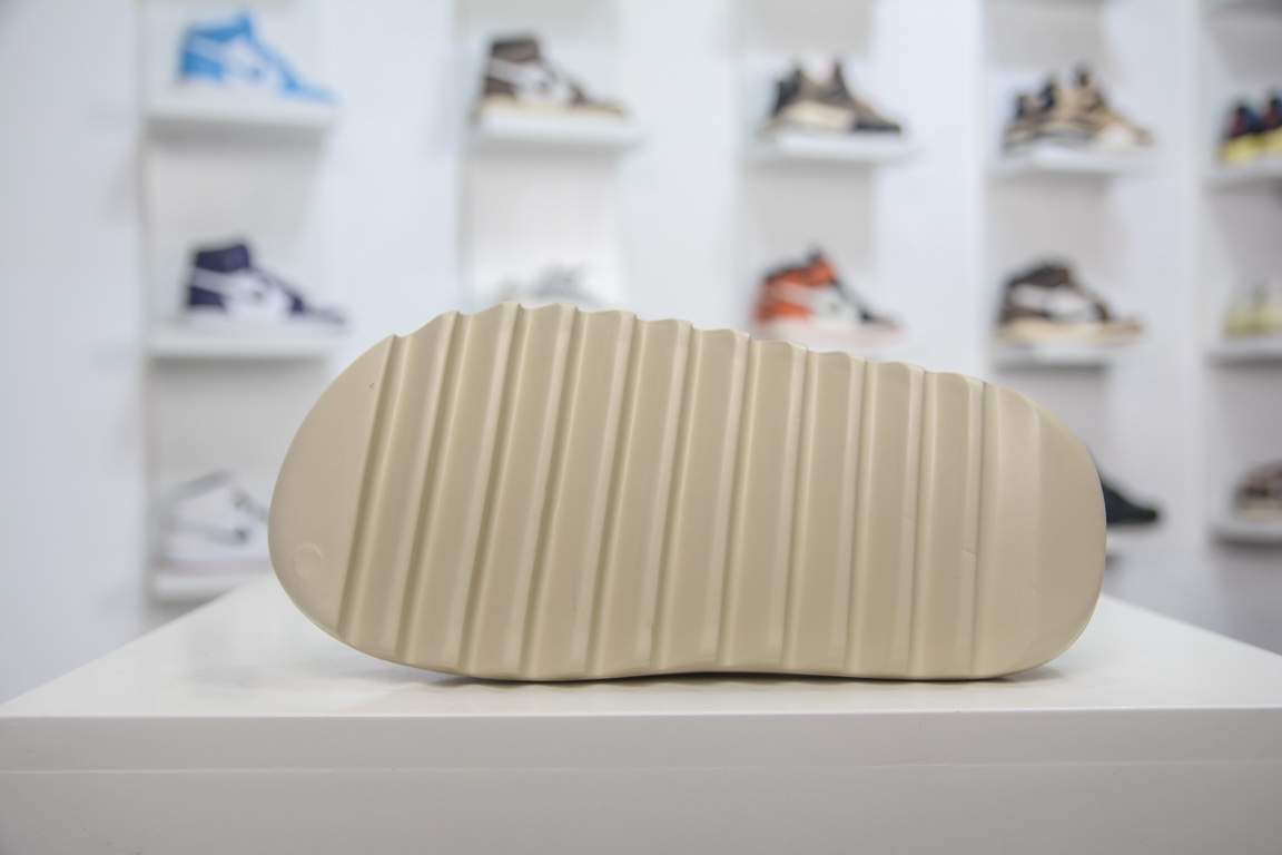 adidas YEEZY Slide（ワンサイズ大きく撮る必要があります）（FW6345）