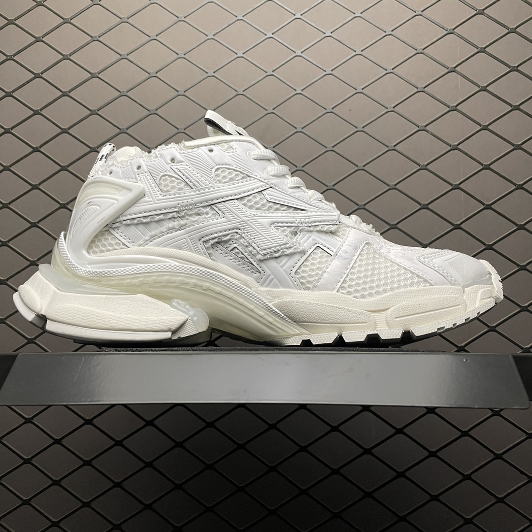 BALENCIAGA  MEN'S RUNNER SNEAKER IN WHITE（677403W3RB19000）