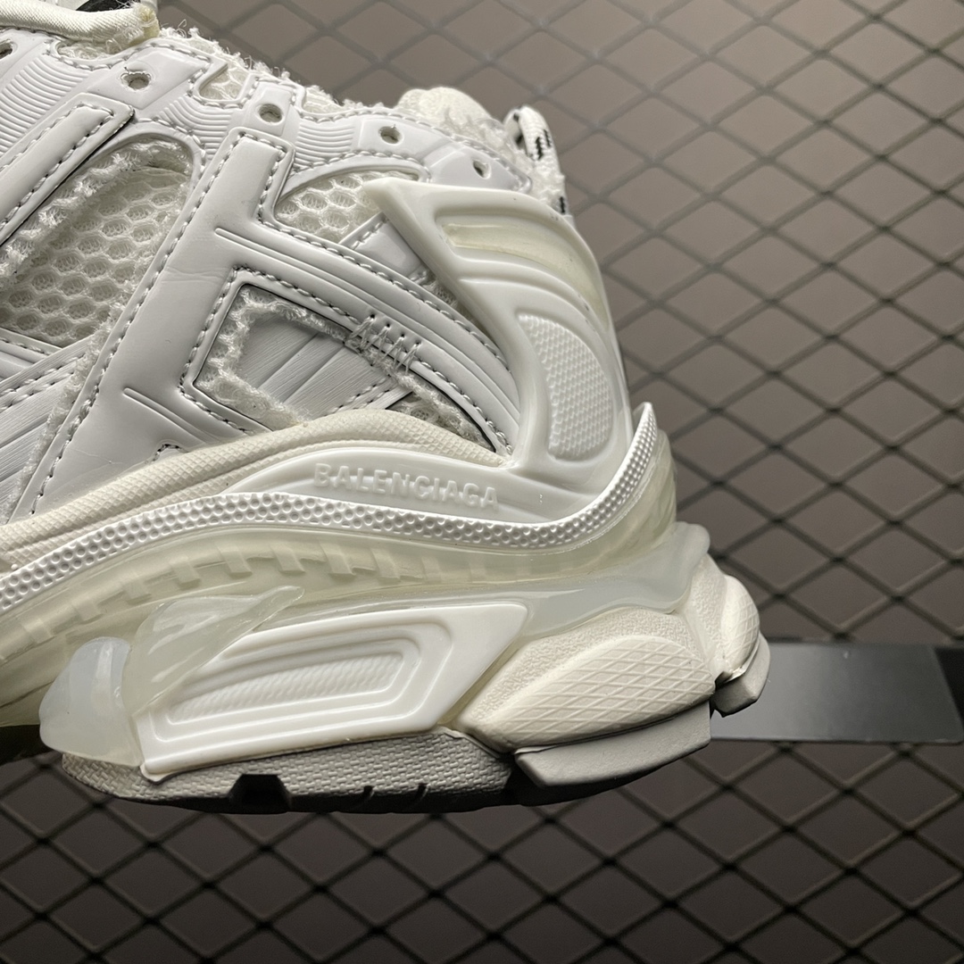 BALENCIAGA  MEN'S RUNNER SNEAKER IN WHITE（677403W3RB19000）