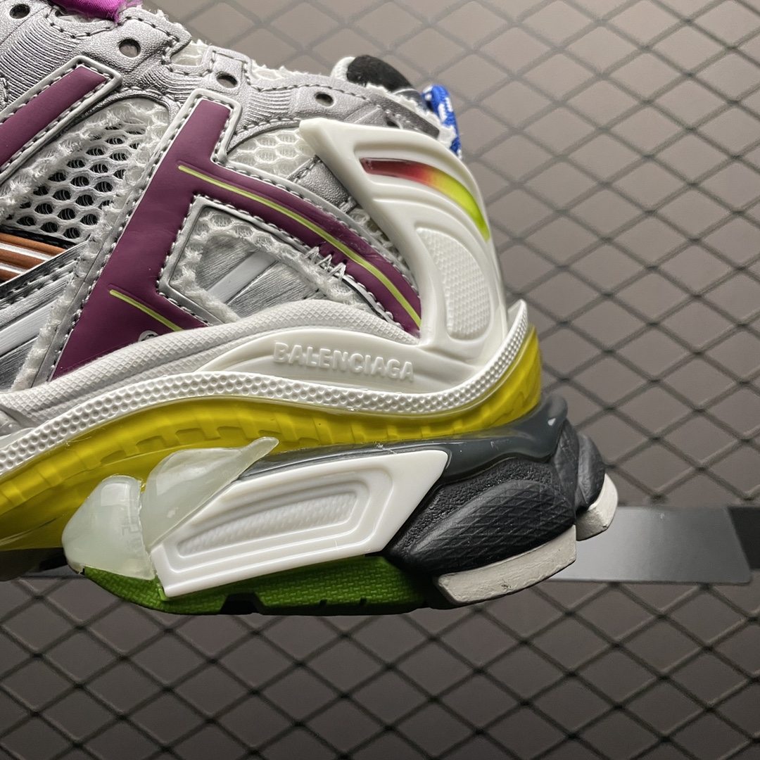 BALENCIAGA  MEN'S RUNNER SNEAKER IN GREY（677403W3RB68123）