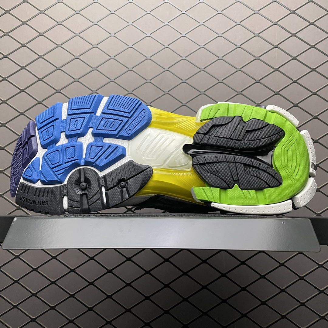 BALENCIAGA  MEN'S RUNNER SNEAKER IN GREY（677403W3RB68123）