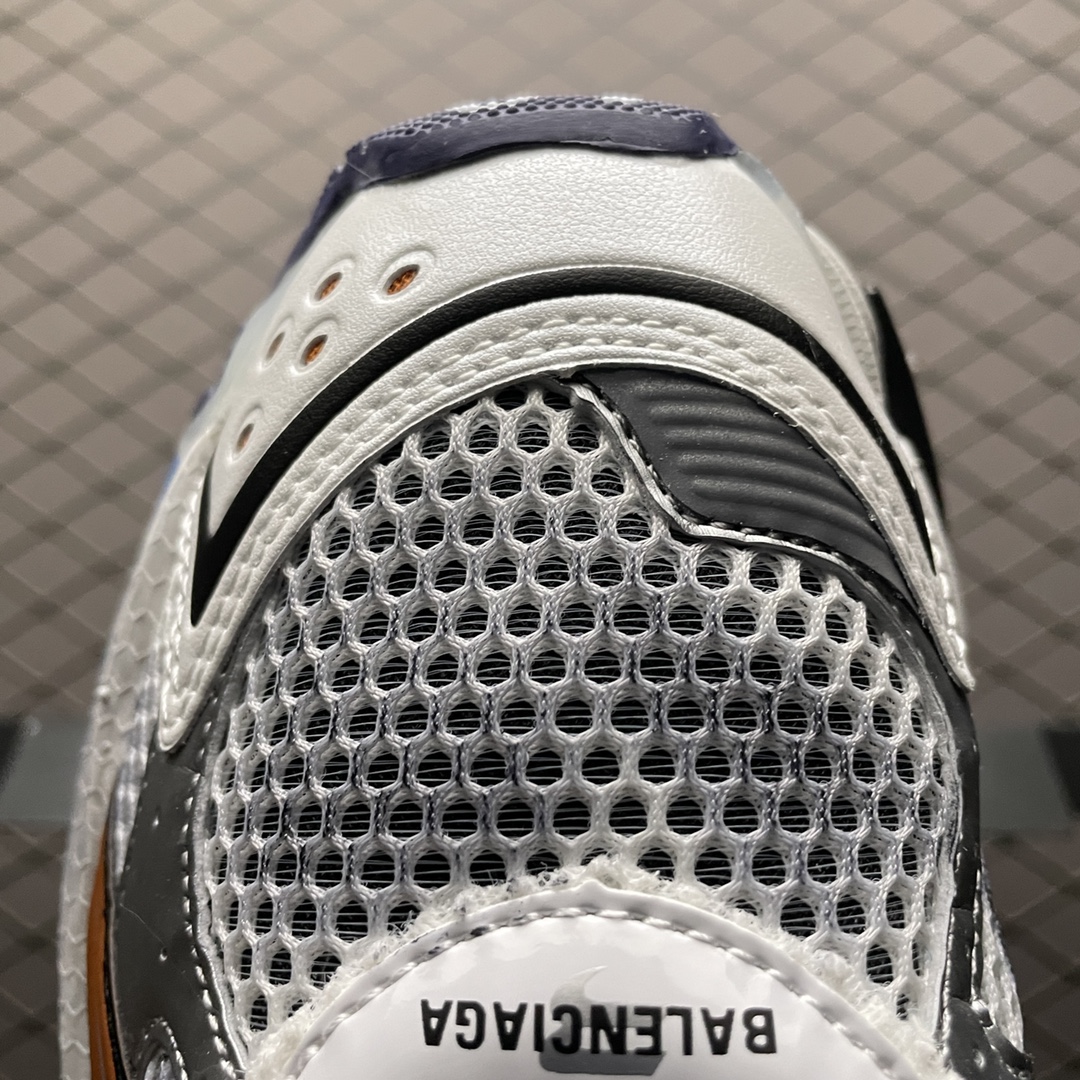 BALENCIAGA  MEN'S RUNNER SNEAKER IN GREY（677403W3RB68123）